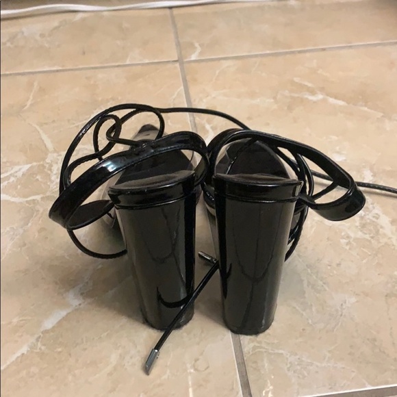 Fashion nova black block heel wrap and tie heels - Picture 3 of 3